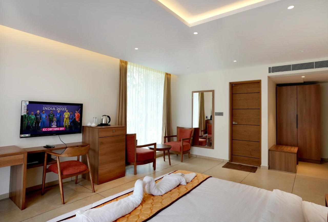 Bluemist Resorts Athirappilly Exterior photo