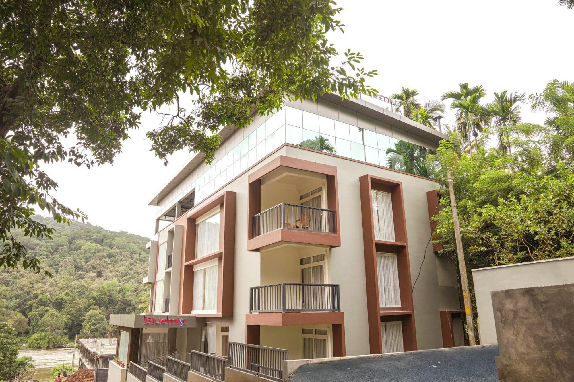 Bluemist Resorts Athirappilly Exterior photo